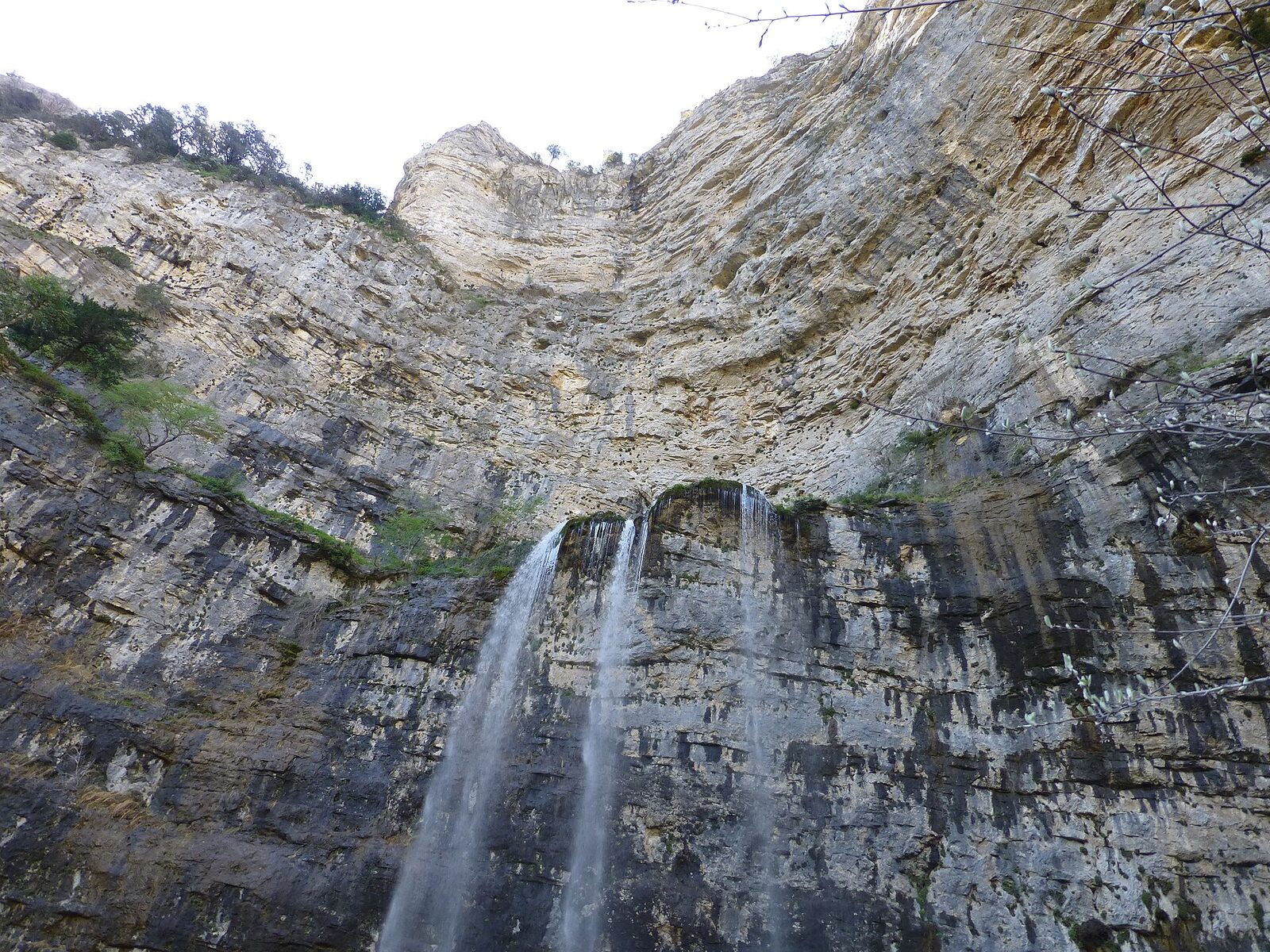 Cueva de los Chorros en el nacimiento del río Mundo